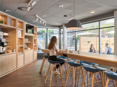 Daily buffet breakfast (CHF 19.00 per person)