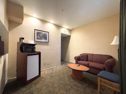 Room, 2 Double Beds, Accessible, Non Smoking | Living area | 35-inch flat-screen TV with cable channels, TV