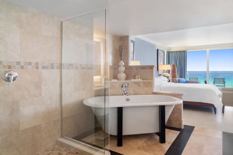 Suite, Oceanfront (Prime Minister) | Bathroom | Eco-friendly toiletries, hair dryer, towels