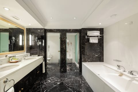 Presidential Suite, 1 Twin Bed | Bathroom | Designer toiletries, hair dryer, bathrobes, slippers