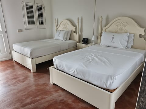 Basic Double Room, 1 Double Bed, Ocean View | Bathroom | Shower, free toiletries, hair dryer, towels