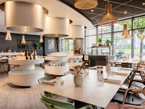 Lunch and dinner served