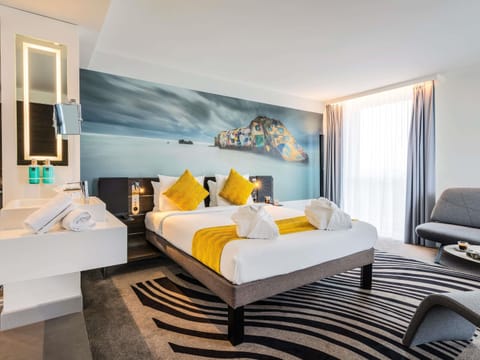 Suite, 1 Queen Bed with Sofa bed | Minibar, in-room safe, soundproofing, free cribs/infant beds