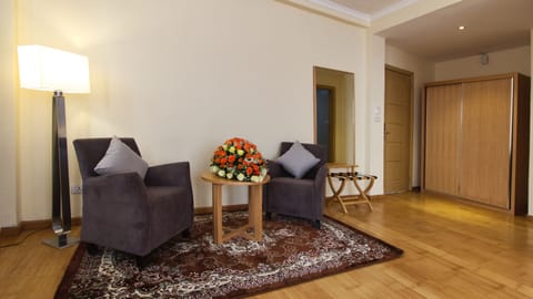 Deluxe Suite, Accessible | 1 bedroom, premium bedding, pillowtop beds, in-room safe