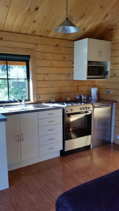 Chalet, 1 Bedroom, Garden Area | Private kitchen | Microwave, stovetop, coffee/tea maker, electric kettle