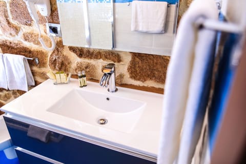 Junior Suite | Bathroom sink