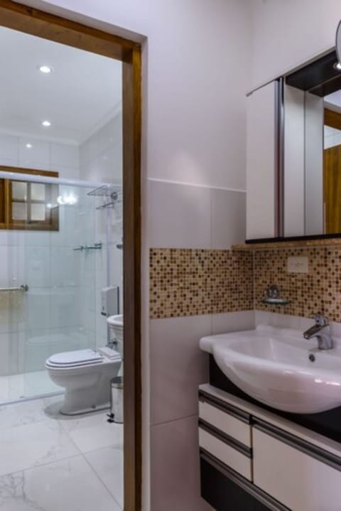 Family Triple Room | Bathroom | Shower, free toiletries, hair dryer, towels