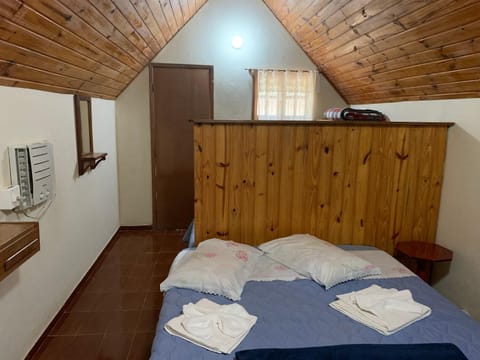 Minibar, WiFi, bed sheets