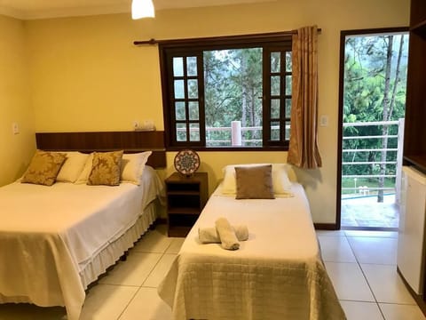 Minibar, free WiFi, bed sheets