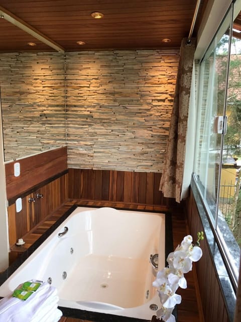 Luxury Room, 1 Bedroom | Jetted tub