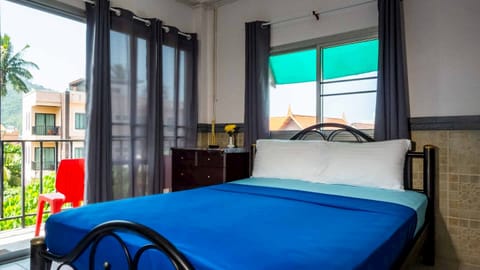 Standard Room | In-room safe, individually decorated, individually furnished, desk