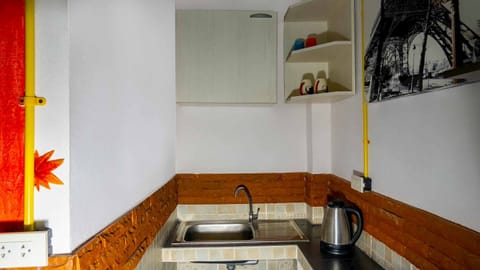 Standard Room | Living area | 21-inch TV with cable channels, books