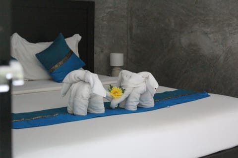 Standard Room | In-room safe, cribs/infant beds, rollaway beds, bed sheets