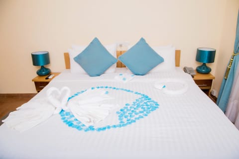 Standard Double Room, 1 Bedroom, Ensuite | Premium bedding, in-room safe, individually furnished, desk