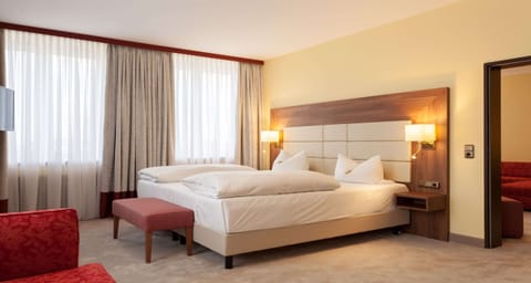 Suite, 1 Double Bed (Cozy Sitting Corner) | Hypo-allergenic bedding, in-room safe, individually furnished, desk