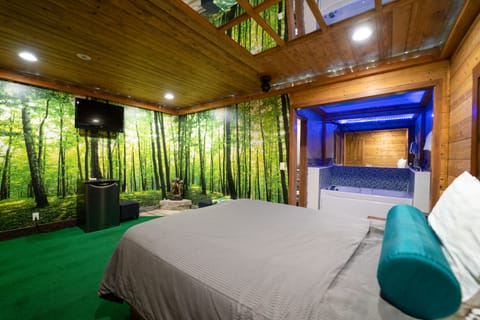 Romantic Suite, Jetted Tub | Free WiFi