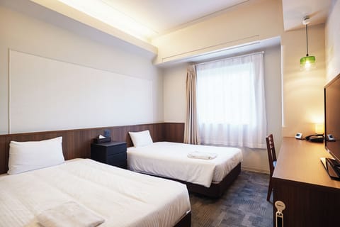 Deluxe Twin Room | In-room safe, desk, free WiFi, bed sheets