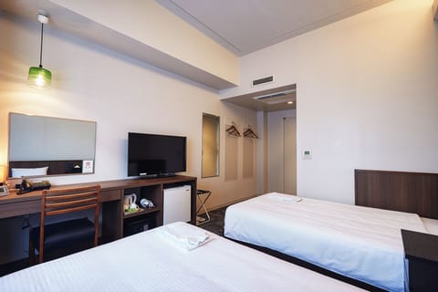 Deluxe Twin Room | In-room safe, desk, free WiFi, bed sheets