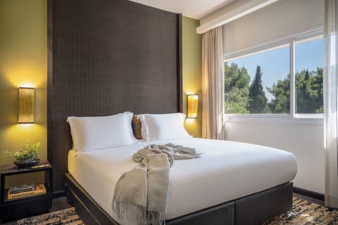 Superior Top Room | Premium bedding, minibar, in-room safe, desk