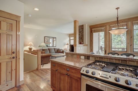 Townhome, 2 Bedrooms | Private kitchen | Full-size fridge, microwave, oven, stovetop