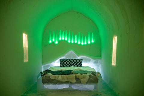 Igloo Hotel Suite | Soundproofing, bed sheets