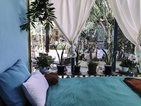 Comfort Triple Room, Garden View, Garden Area | Desk, free WiFi, bed sheets
