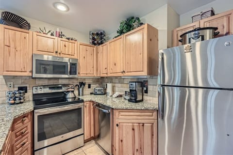 Condo, 1 Bedroom | Private kitchen | Fridge, microwave, oven, dishwasher