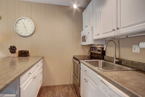 Condo, 1 Bedroom | Private kitchen | Full-size fridge, microwave, oven, stovetop