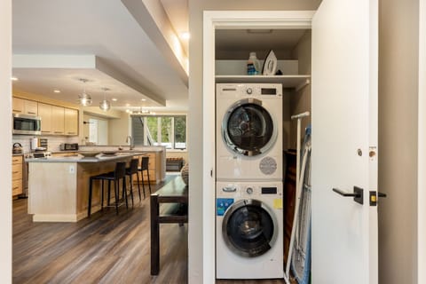 Condo, 2 Bedrooms | Laundry