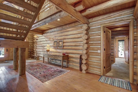 Cabin, 4 Bedrooms | Living room | TV, fireplace