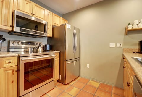 Condo, 2 Bedrooms | Private kitchen | Fridge, microwave, oven, dishwasher