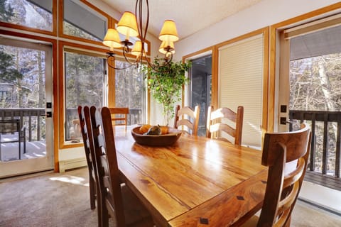 Condo, 2 Bedrooms | Dining