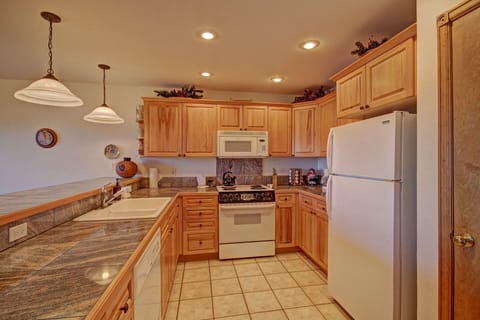 Townhome, 2 Bedrooms | Private kitchen | Full-size fridge, microwave, oven, stovetop