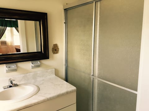 Superior Room, 1 King Bed | Bathroom | Shower, rainfall showerhead, free toiletries, towels