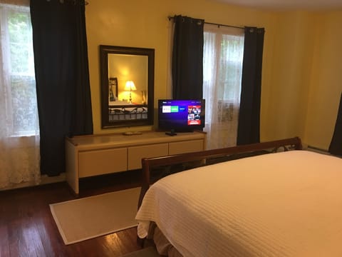 Superior Room, 1 King Bed | Individually decorated, individually furnished, free WiFi