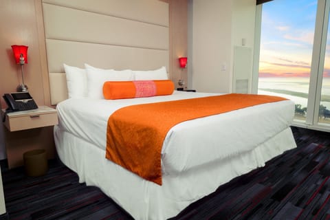 Premium Room, 1 King Bed, Corner | Premium bedding, pillowtop beds, in-room safe, desk
