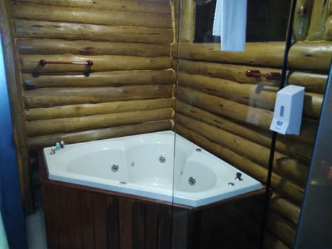 Tree House, Hot Tub | Bathroom | Shower, rainfall showerhead, hair dryer, towels