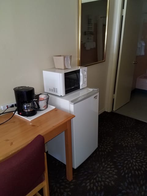 Standard Room, 2 Queen Beds, Non Smoking | Room amenity