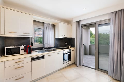 Executive Apartment, 2 Bedrooms, Sea View | Private kitchen | Full-size fridge, microwave, oven, stovetop