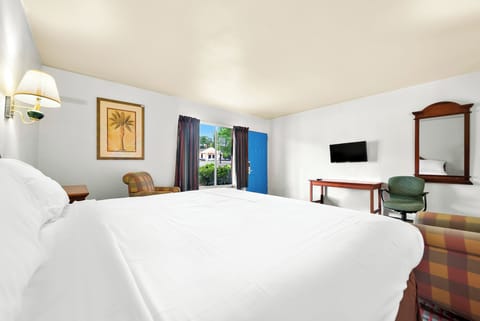 Single Room, Smoking | Egyptian cotton sheets, premium bedding, desk, laptop workspace