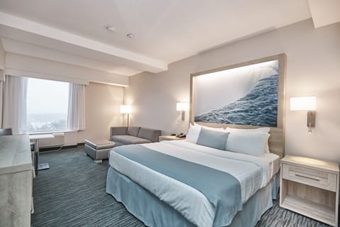 Standard Suite, 1 King Bed (Junior Suite 1 King Bed) | Premium bedding, pillowtop beds, in-room safe, desk