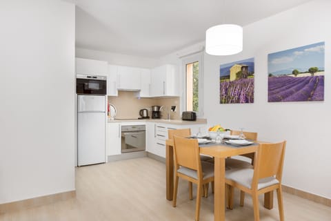 Apartment, 1 Bedroom | In-room dining