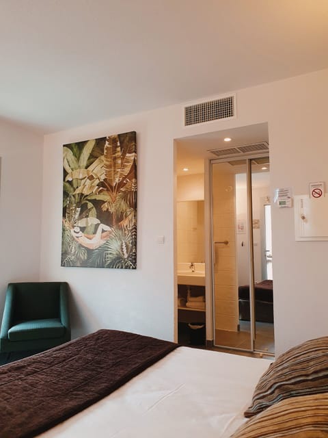Double Room | Premium bedding, in-room safe, individually furnished, desk