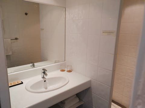 Superior Double Room, Pool View | Bathroom | Shower, free toiletries, hair dryer, towels