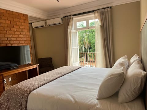 Superior Studio Suite, 1 Bedroom, Garden View | Minibar, in-room safe, laptop workspace, blackout drapes