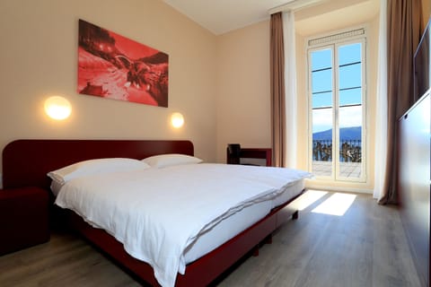 In-room safe, desk, free WiFi, bed sheets