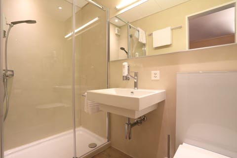 Basic Single Room | Bathroom | Free toiletries, hair dryer, towels