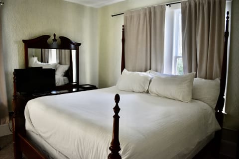 Suite 202, 2 Bedrooms, Non Smoking | Premium bedding, pillowtop beds, individually decorated