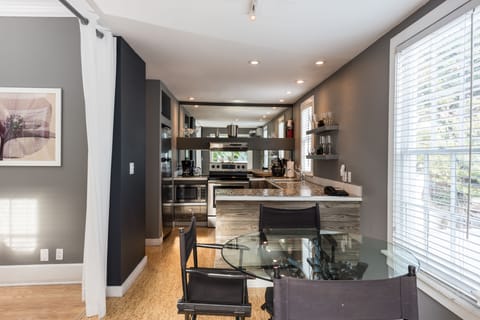 Signature Apartment, 1 Bedroom, Kitchen, Poolside (Room 17) | In-room dining