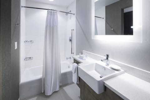 Suite, Multiple Beds | Bathroom | Free toiletries, hair dryer, towels